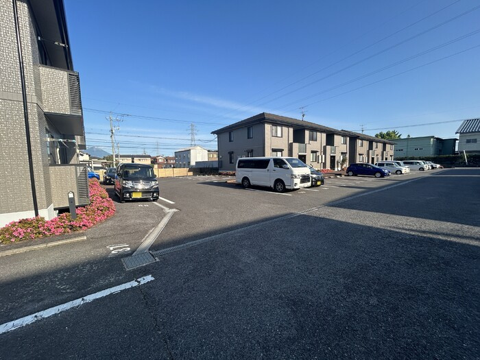 TMKホープⅡK棟の駐車場