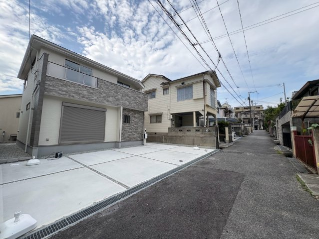 塩屋台2丁目　5LDK　2WIC×駐車3台新築戸建ての前面道路含む現地写真|前面道路含む現地写真です