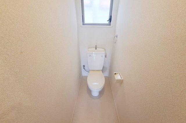 堺市中区大野芝町のトイレ|2階トイレ：2階にもトイレがあり、朝の支度時にも便利です。