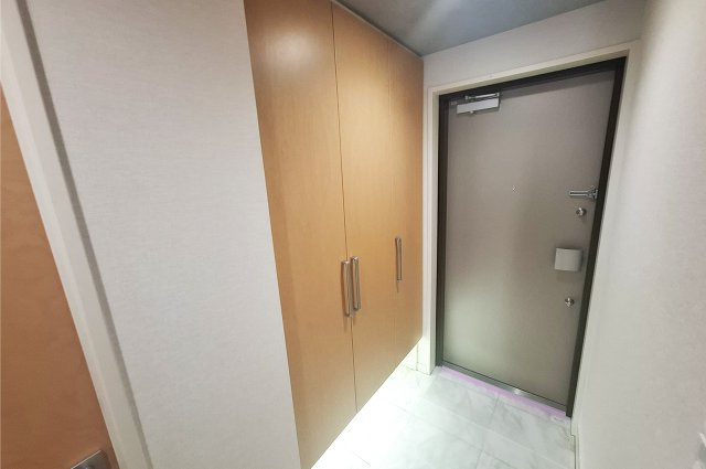 泉ヶ丘アイプレイスの玄関|玄関：下駄箱付きで靴の整理整頓ラクラク。クロスを貼替えるなどリフォーム済み。