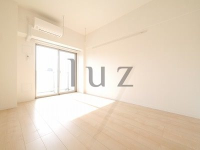 クリスタルK横浜の居間・リビング