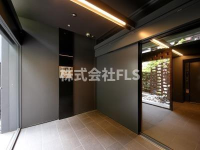 港区赤坂６丁目の賃貸マンションのエントランス