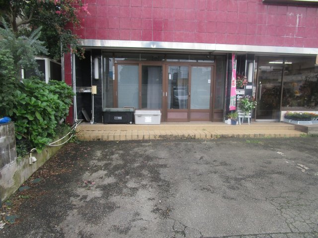 八王子市上野町の倉庫|店舗前駐車スペース有り