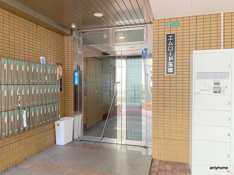 エムロード玉造のエントランス