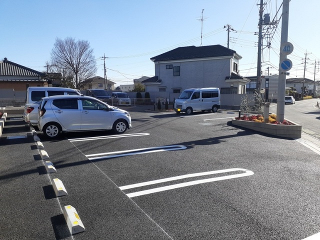グランツの駐車場