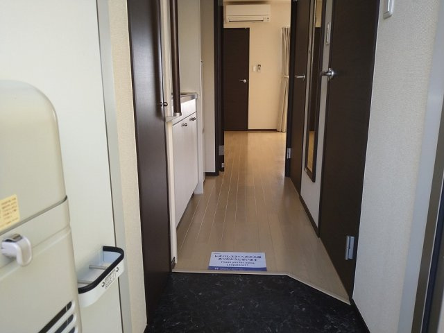 クレイノサニープレイス宮前平の玄関|玄関扉に傘立て付き♪