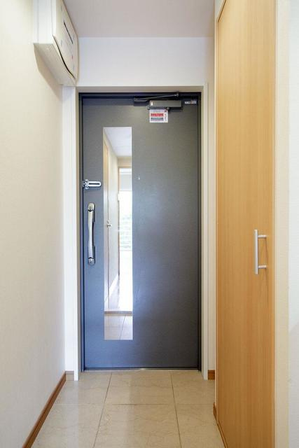 メゾン２１の玄関|※写真は同タイプ住戸です。