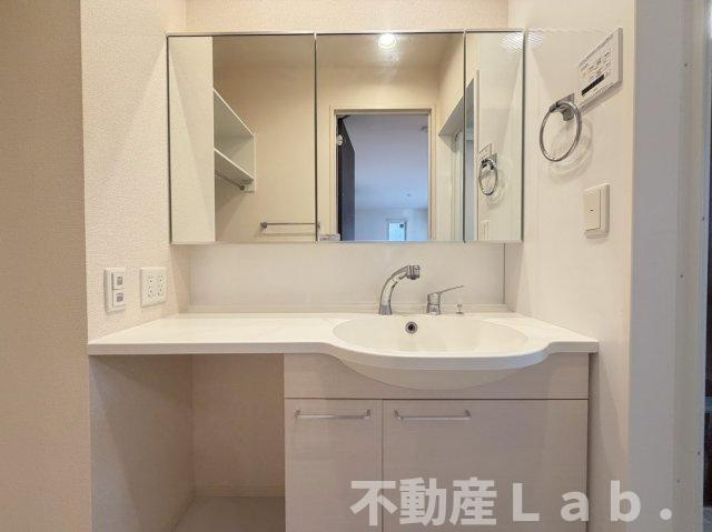 シャトレ城下の洗面所|※反転タイプのお写真です。