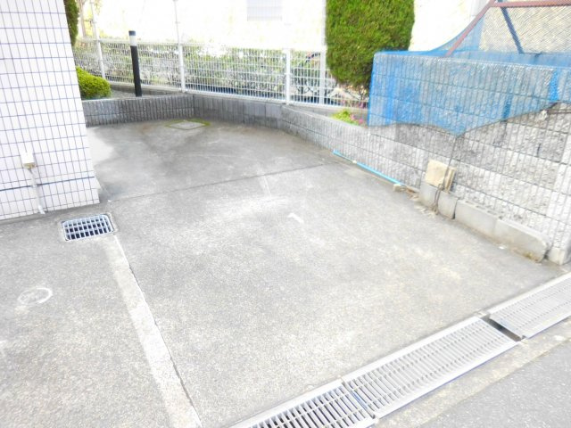 グリーンピア高槻の駐車場