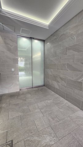 【エントランス】 | トミー・ラ・グラース芦屋