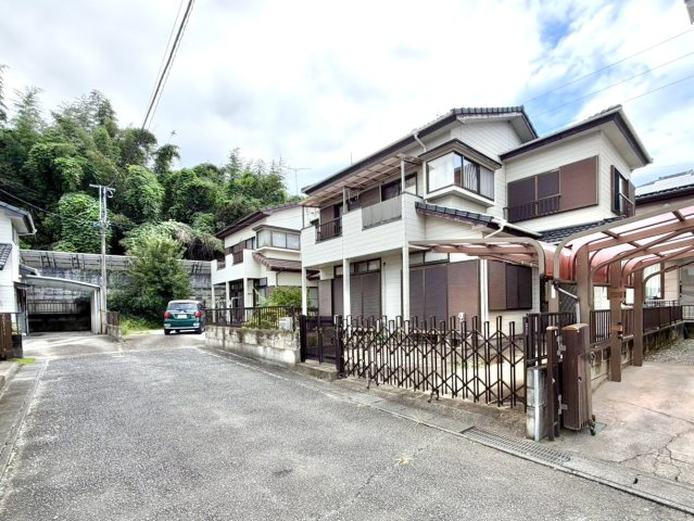 【中古戸建】富岡市下高瀬の外観|■外観｜ここから始まる「日常」はご家族にとってかけがえのない時間となります。少しでも豊かに、快適に。