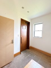 【玄関】 | 周南市勝間ヶ丘三丁目戸建