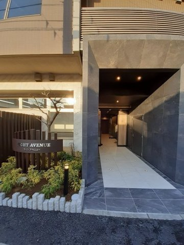 ライト・アベニューのエントランス|落ち着いたエントランスです