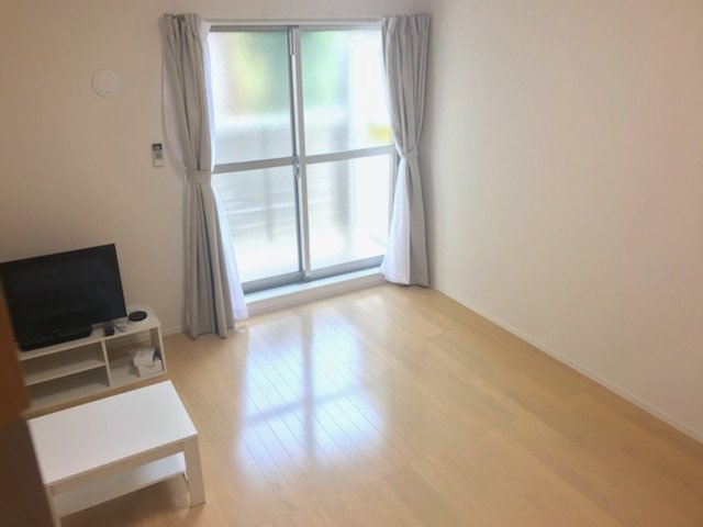 クレイノＺＵＫＡの居間・リビング|部屋は白基調でとっても爽やかな雰囲気です♪