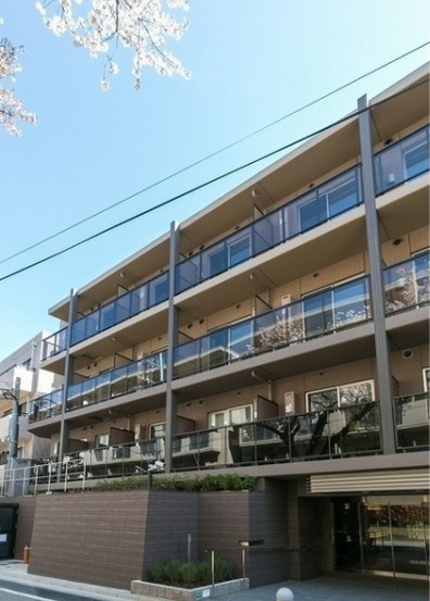 【外観】 | ラクラス中野富士見町 | 鉄筋コンクリート造のがっちりとした建物。
