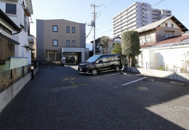 アンプルール　フェール　鴻巣の駐車場