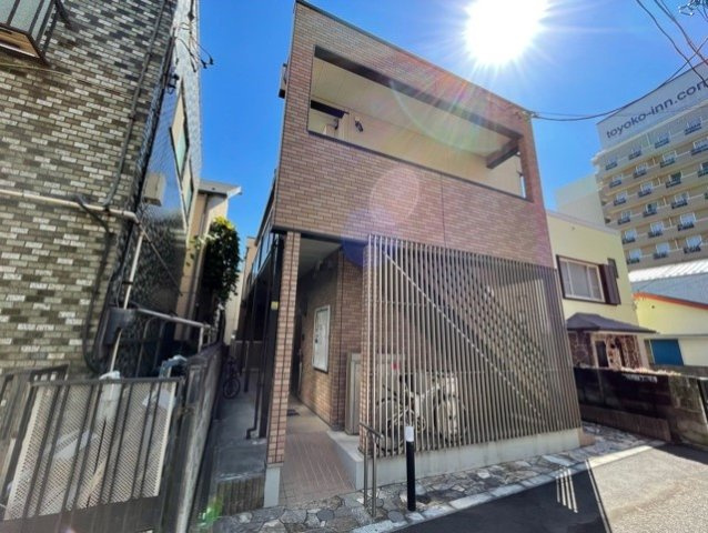 クレイノ新子安の外観
