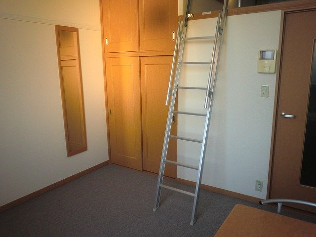 レオパレス原山の居間・リビング