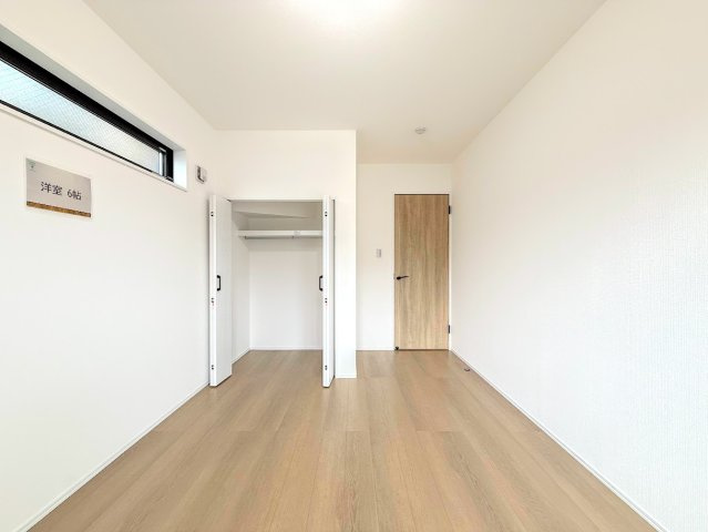 戸塚区平戸1丁目　新築戸建て　第4の洋室|◆子どものスタディ空間として、あるいは書斎やホビールームとして生活スタイルに合わせて使えるプライベートルーム。居心地のいい落ち着いたインテリアが似合います。