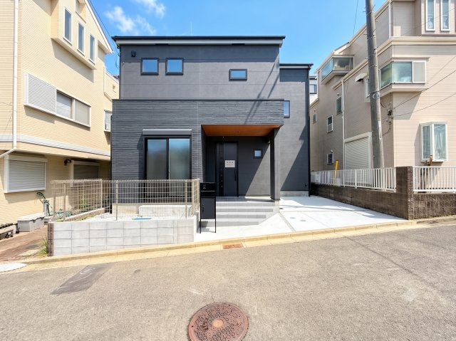 戸塚区平戸1丁目　新築戸建て　第4の外観|◆一戸建てを中心とした街並みが整然と続き、周辺は高い建物が建っていないので、緑の多い閑静な趣を感じる環境です。街並みや周辺環境も重要なポイントです！！