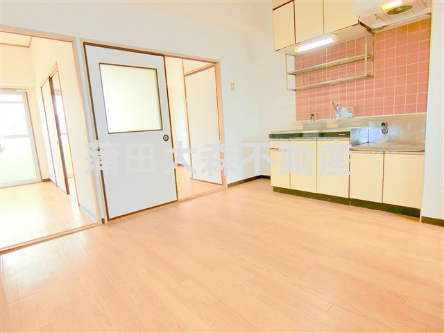 音金六郷マンションの居間・リビング|DK5.7帖　ダイニングキッチン