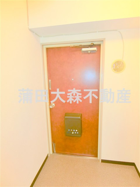 音金六郷マンションの玄関