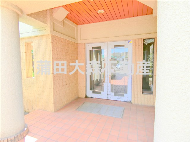 音金六郷マンションのエントランス