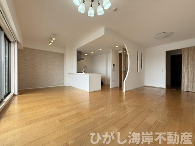 ライオンズ茅ヶ崎ザ・アイランズⅡ街区の居間・リビング|新規リフォーム完了！　15.3帖　LDK