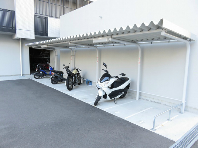 【駐車場】