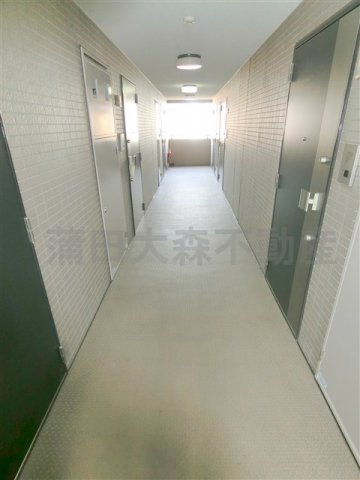 日神デュオステージ池上のその他共用部分|共用廊下　雨に濡れない内廊下になっています。