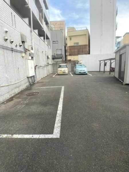 ラ・フォーレ上新庄の駐車場