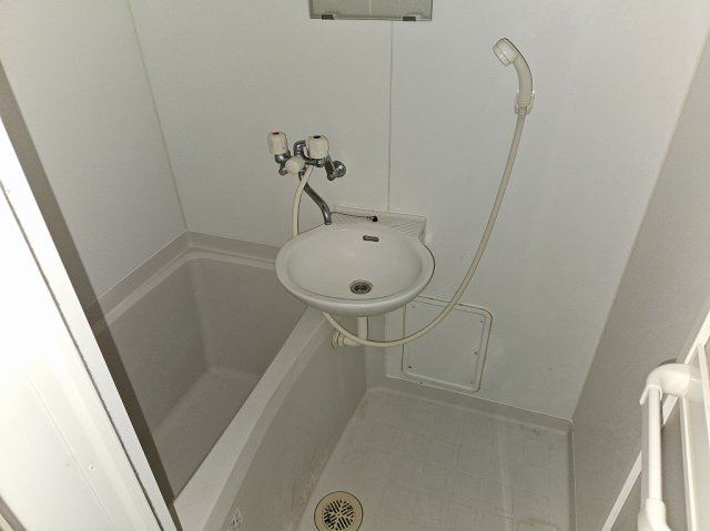 【浴室】 | レオパレスフローラ夷山 | 備品や設備仕様は号室等により異なります現地をご確認下さい。