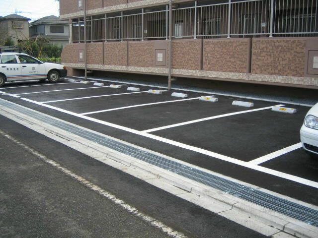 クオリアの駐車場