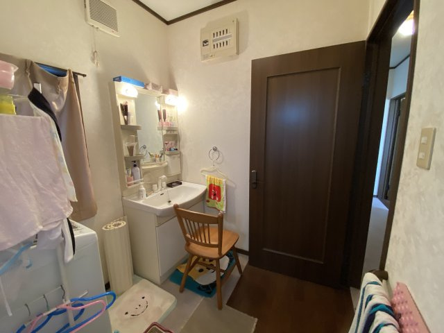 丹波市春日町国領の中古一戸建の洗面所|脱衣、洗濯機置場