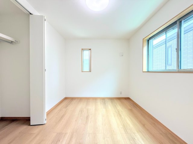 戸塚区深谷町　新築戸建て　第7の洋室|◆気持ちの良い風が室内へ入り込む居室。家具を配置しても広々ご利用いただけます！！