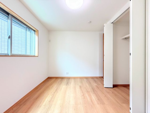 戸塚区深谷町　新築戸建て　第7の洋室|◆子どものスタディ空間として、あるいは書斎やホビールームとして生活スタイルに合わせて使えるプライベートルーム。居心地のいい落ち着いたインテリアが似合います。