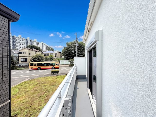 戸塚区深谷町　新築戸建て　第7のバルコニー|◆広いバルコニーは寝室と子供部屋からアクセスできる2WAY動線。お布団も洗濯物もたくさん干せます！！