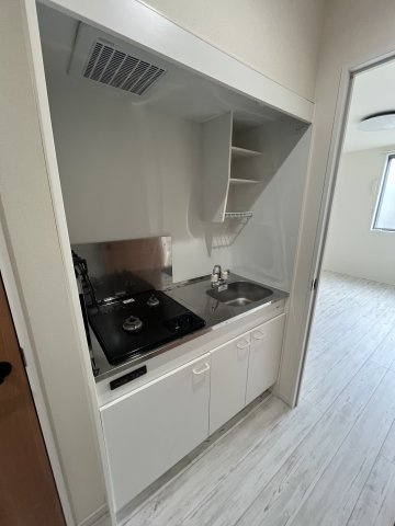 Ｒ小菅のキッチン|退去前につき、別部屋のお写真です。