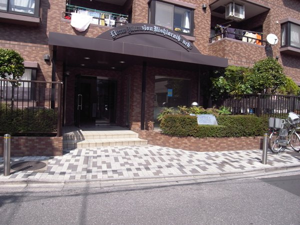 ライオンズマンション西新井本町のエントランス|ライオンズマンション西新井本町：ペット飼育可能なマンションです！