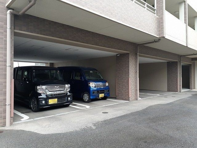 アコール　アネックスの駐車場