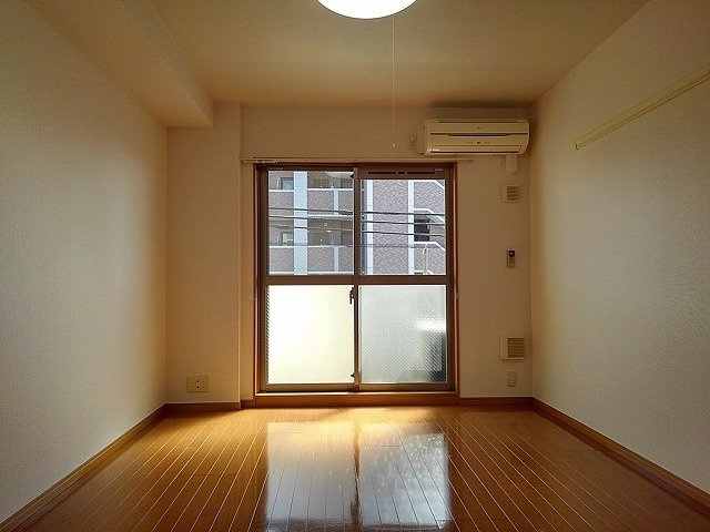 アドラブールの内装