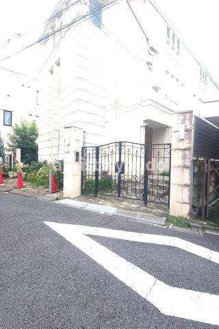 ロイヤルガーデン経堂のエントランス