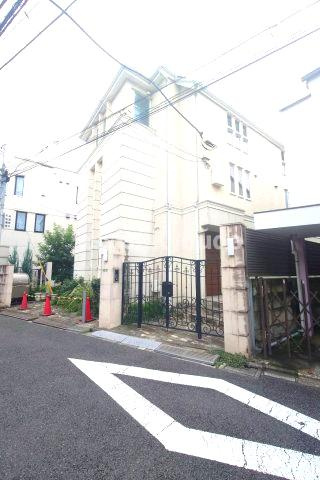 ロイヤルガーデン経堂の玄関