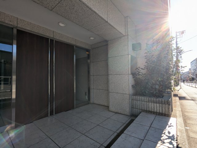 ルクレ初台のエントランス|ゆとりのあるエントランスです