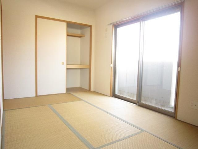 シャトレ大手町N棟の和室