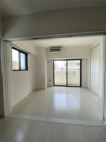 MODERN PALAZZO 東公園の居間・リビング