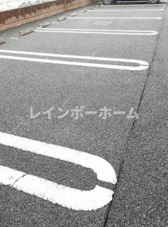 新座市北野２丁目の賃貸マンションの駐車場