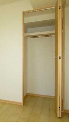 新座市北野２丁目の賃貸マンションの収納