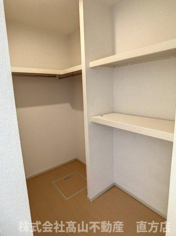 直方市大字感田のアパートの収納