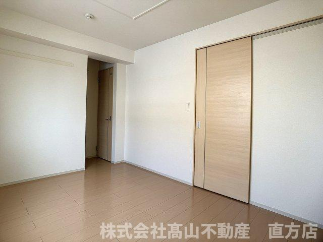 直方市大字感田のアパートの居間・リビング